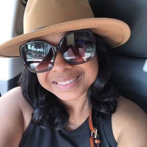 Meet your Posher, Lisa